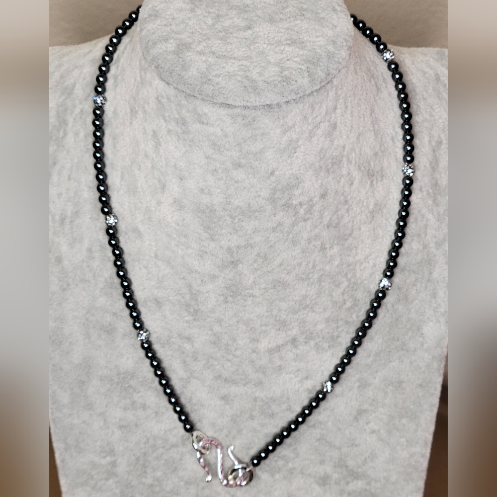 Gorgeous Hematite Crystal and Peacock Pearl Necklace - Picture 4 of 6
